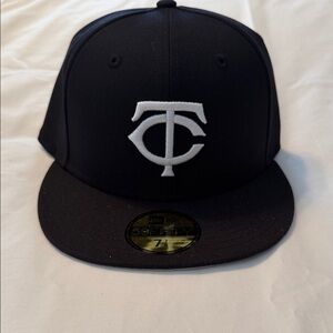 Minnesota Twins New Era Navy Cap with White Emblem